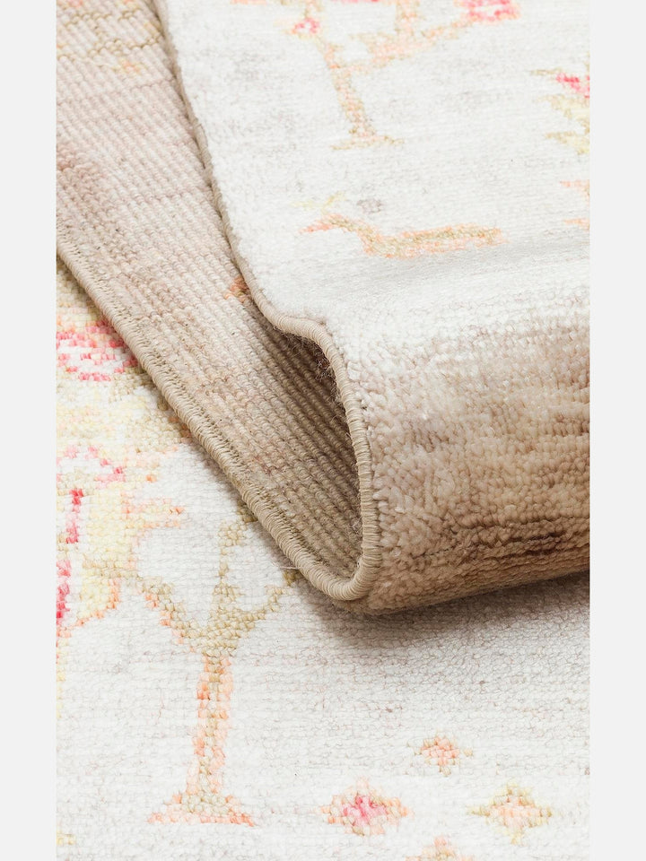 Oushak Carnaval %100 Naturel Kolay Temizlenir El Emeğiyle Üretilen TENCEL™ Modern Uşak Halısı 08 BEIGE AUTUMN - Carpetdocia