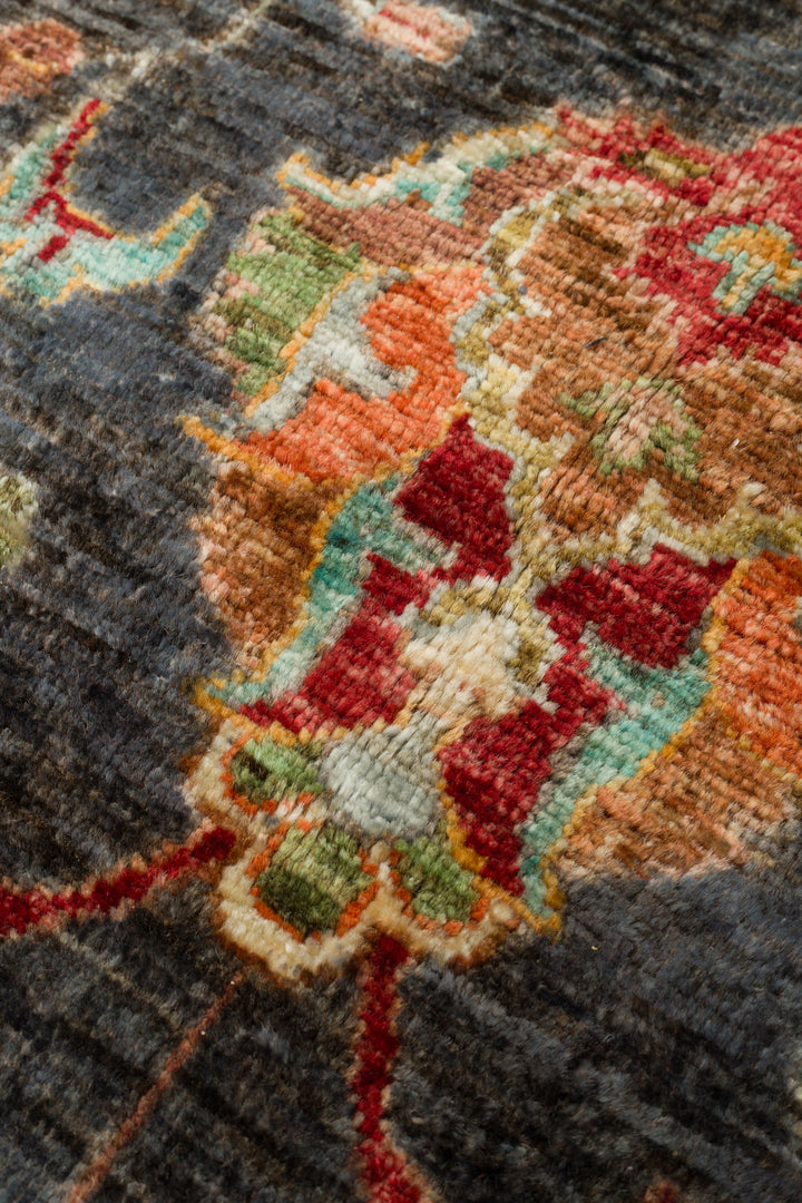 El dokuma Afgan halı antrasit vazo çiçek desenli 207x301 cm desen detayı