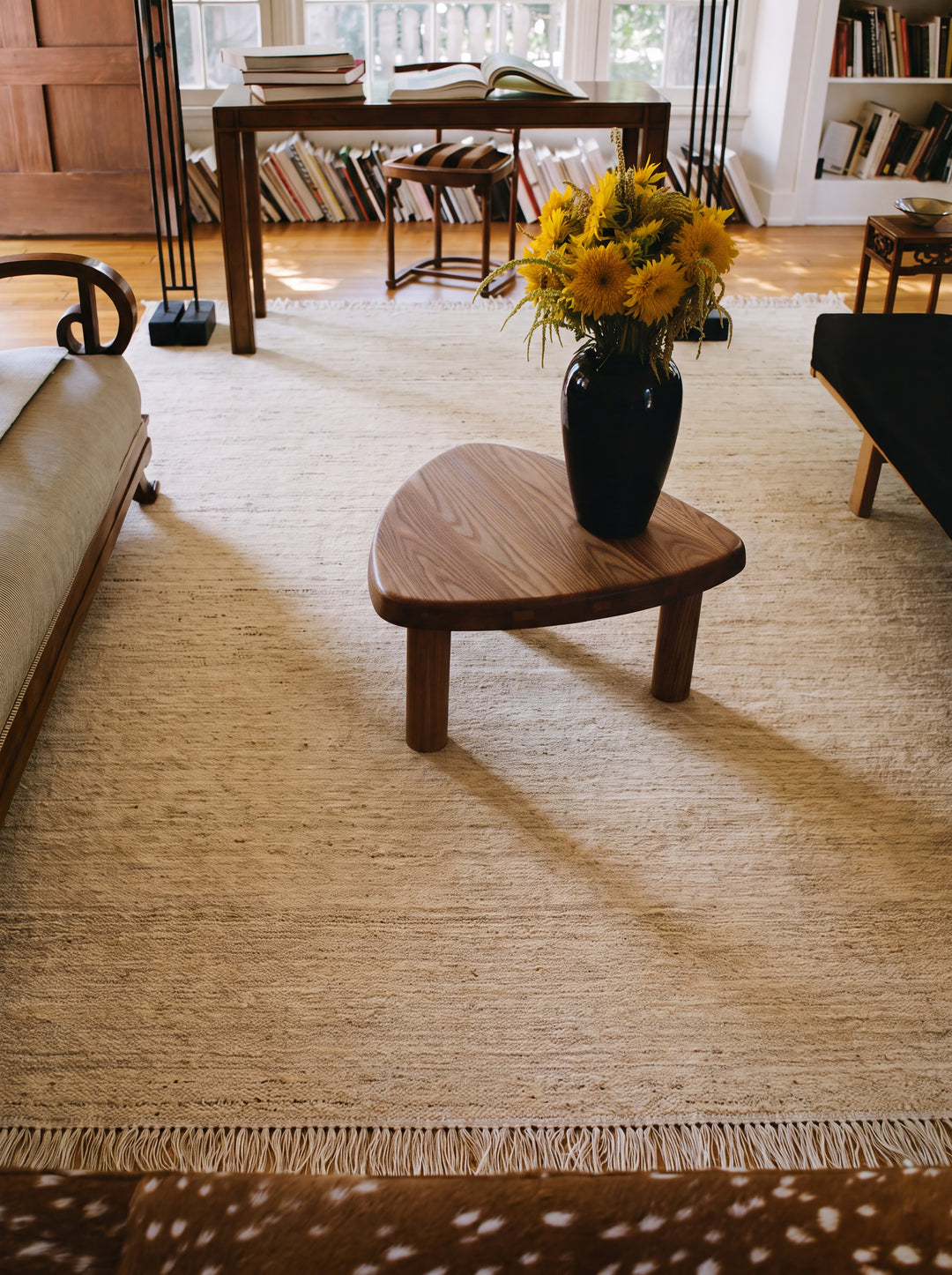 Cordoba Serisi Yeni Zelanda Yünü ve Pamuk Saçaklı Oturma Odası Salon Modern El Dokuma Kilim 08 CREAM BROWN mekan görünümü 1