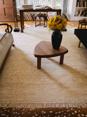 Cordoba Serisi Yeni Zelanda Yünü ve Pamuk Saçaklı Oturma Odası Salon Modern El Dokuma Kilim 08 CREAM BROWN mekan görünümü 1