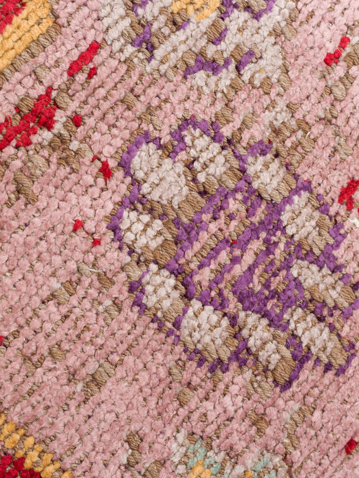 Ruggadocia Velvora Pembe Çiçek Desenli Halı detay